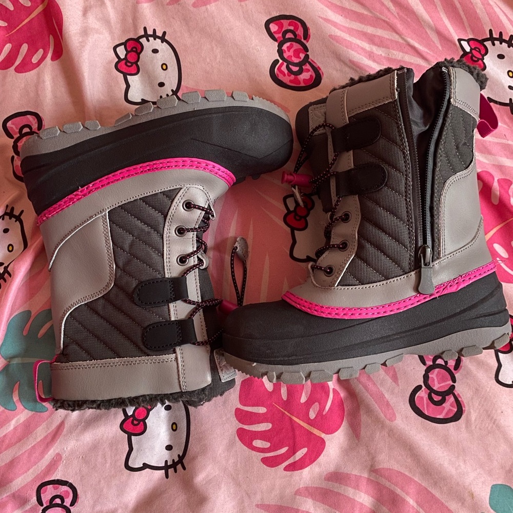 Snow boots